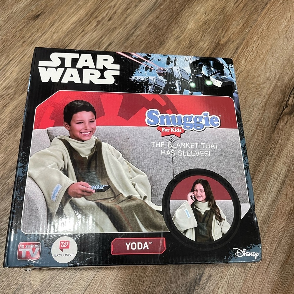 Star Wars Yoda Snuggie with Cream and Brown